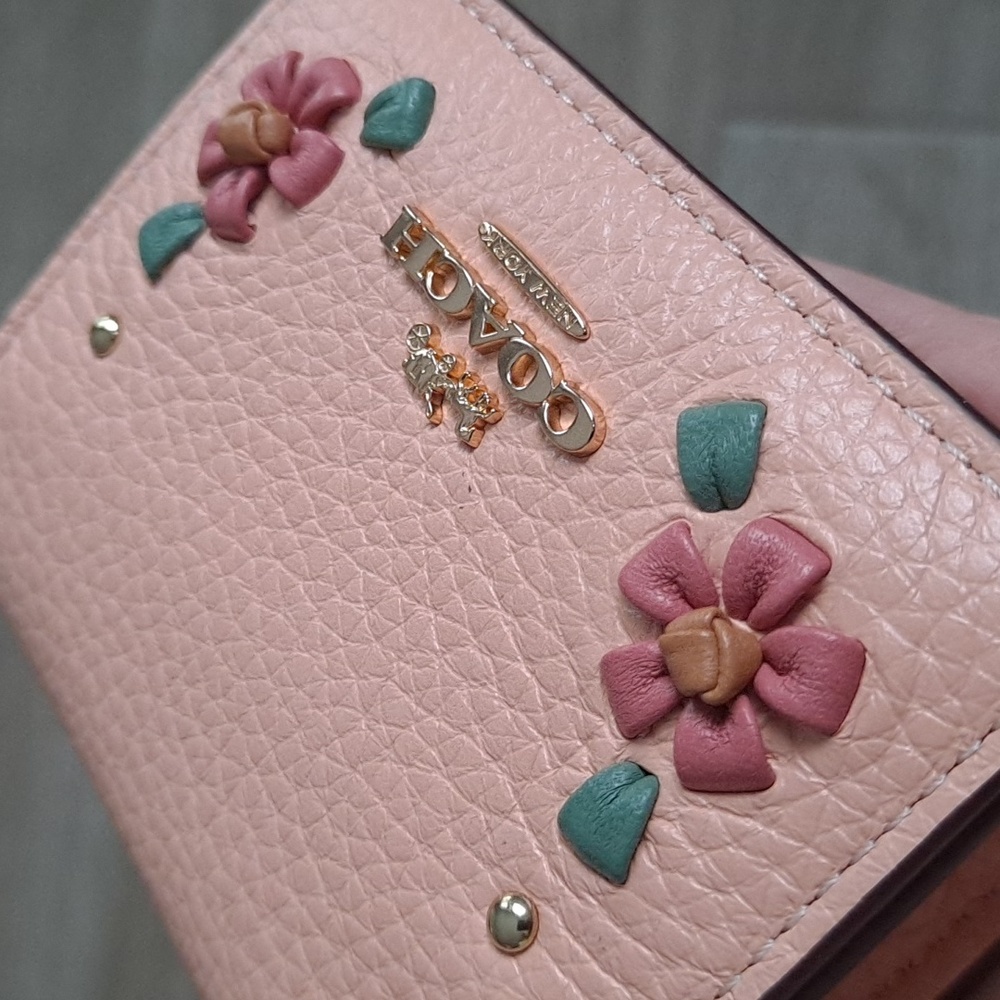 Coach pink wallet on chain - Picture 11 of 16